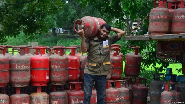 आजपासून सिलेंडर स्वस्त