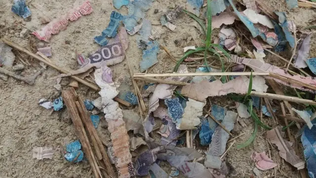 টাকার টুকরো।