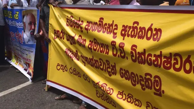 'උතුර රකින රට සුරකින ව්යාපාරය' වවුනියාවේ දියත් කළ විරෝධතා පා ගමන