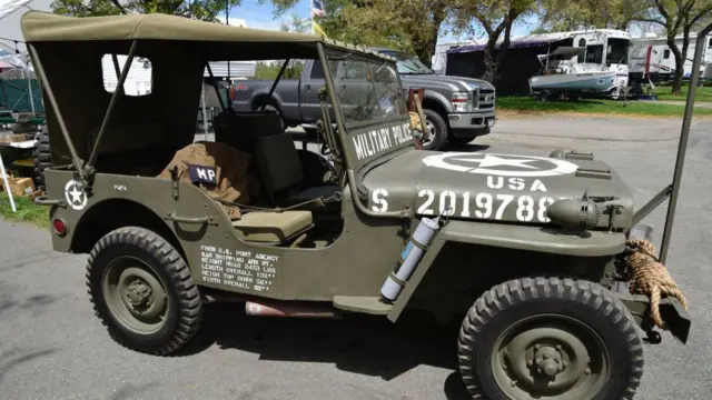 Jeep color verde oliva de 1942