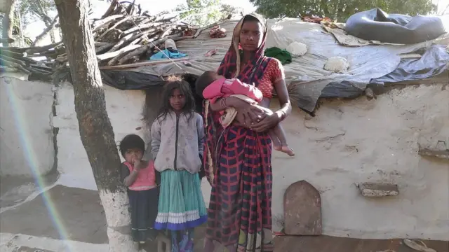 शिवपुरी, आदिवासी, राशन कार्ड गिरवी