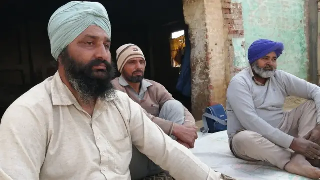 ਪਿੰਡ ਵਾਸੀ ਹਰਭਗਵਾਨ ਸਿੰਘ ਵੀ ਪਰਿਵਾਰ ਨਾਲ ਦੁੱਖ ਸਾਂਝਾ ਕਰਨ ਆਏ ਹੋਏ ਹਨ