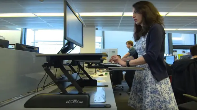 فواید ایستاده کار کردن