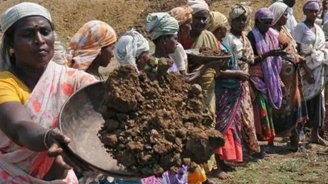 நூறு நாள் வேலைவாய்ப்புத் திட்டம்