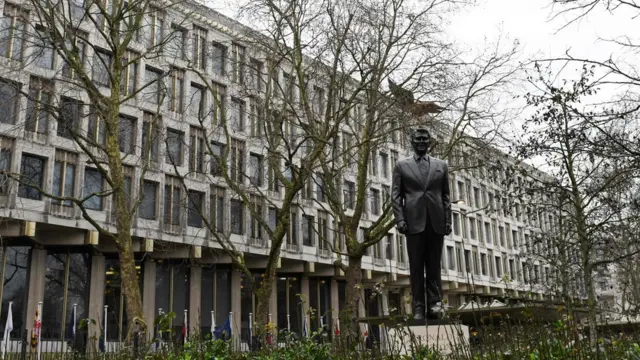 La antigua embajada de Estados Unidos en el centro de Londres