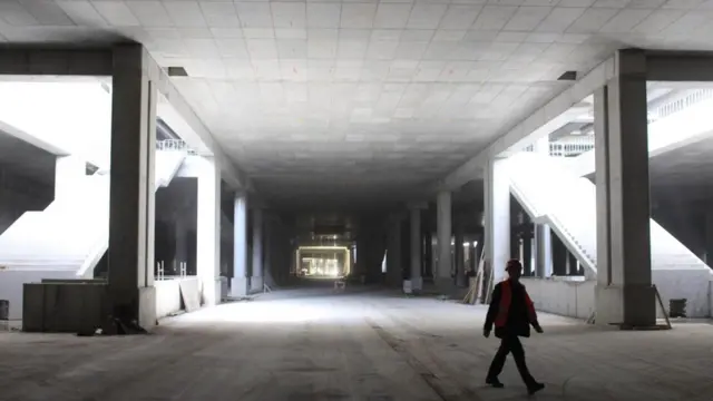 من داخل المطار