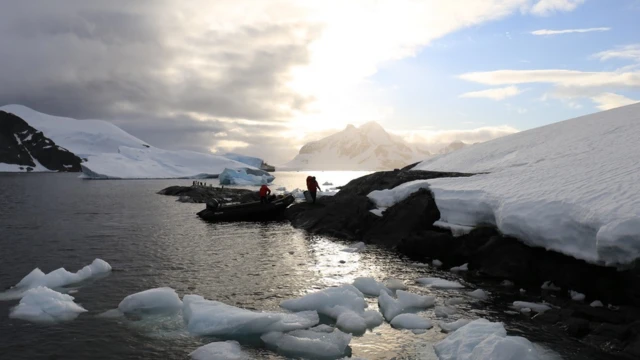 Pesquisadores desembarcam na Antártica