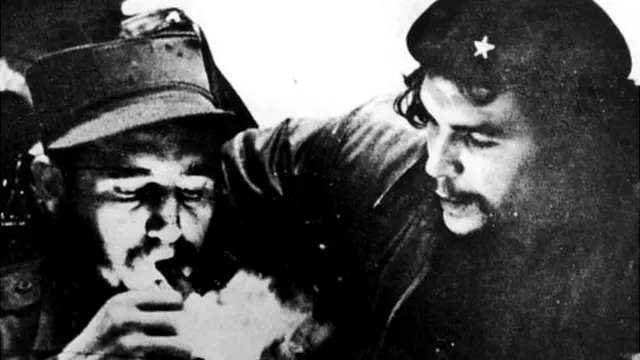 मेक्सिको में कास्त्रो की मुलाक़ात नामी क्रांतिकारी चे ग्वेरा से हुई.