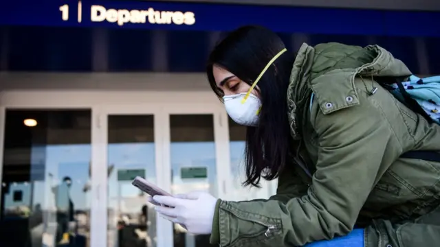 Os vôos parecem estar operando nos aeroportosMilão, apesar da quarentena