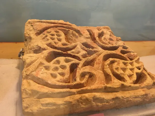 د لرغونو اثارو لپاره د غزني د موزیم ودانۍ کوچنۍ ګڼل کېږي.