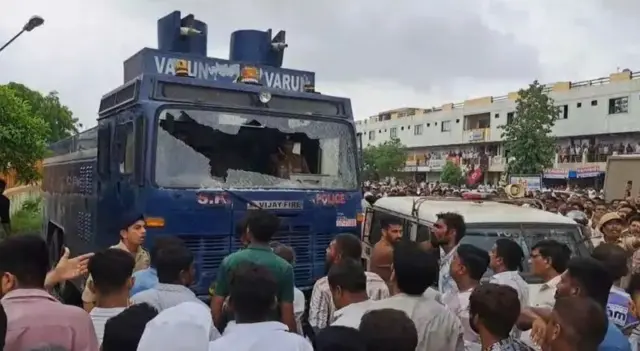 બીબીસી ગુજરાતી, ગુજરાત, બીબીસી, દૂધ ઉત્પાદન, ડેરી ઉદ્યોગ, દૂધમાં ભાવફેર, સાબરકાંઠા, બનાસકાંઠા, અમૂલ
અમુલ, ડેરી, દૂધ, સાબર ડેરી, સાબરકાંઠા, દૂધના ભાવ, દૂધના ભાવફેર, ખેડૂતોનો વિરોધ, પશુપાલકોનો વિરોધ, અમુલ ડેરી, દૂધની કિંમતો, બીબીસી, બીબીસી ન્યુઝ ગુજરાતી, ગુજરાત