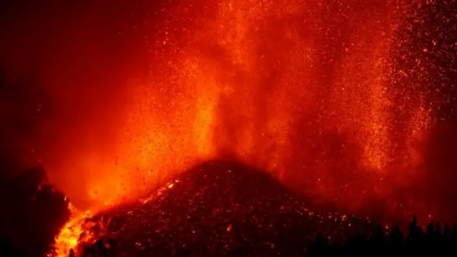 Lava rises following the eruption of a volcano in the Cumbre Vieja national park at El Paso, on the Canary Island of La Palma