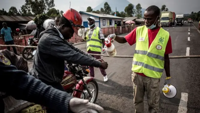 Le pays avait temporairement fermé ses frontières avec la RDC avant de les réouvrir et d'y établir des contrôles sanitaires stricts