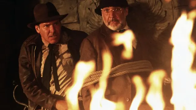 Индиана Джонс и его отец Генри Джонс (Шон Коннери) в фильме "Индиана Джонс и последний крестовый поход" (1989)