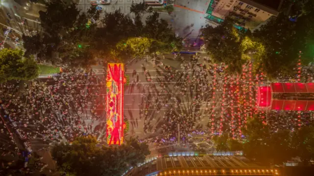 રજાઓ દરમિયાન લોકોનો કાફલો