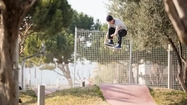 بن در نوجوانی به آمریکا رفت و یکی از بهترین اسکیت سواران جهان شد