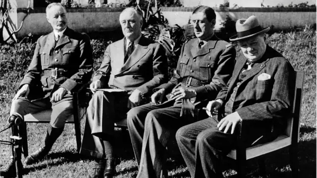 На конференции в Касабланке 23 января 1943 года (слева направо): Анри Жиро, Франклин Рузвельт, Шарль де Голль и Уинстон Черчилль