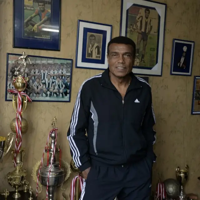 Alianza Lima con sus trofeos y fotos.