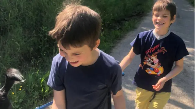 Сыновья Евгении Гоголь, Антон и Максим