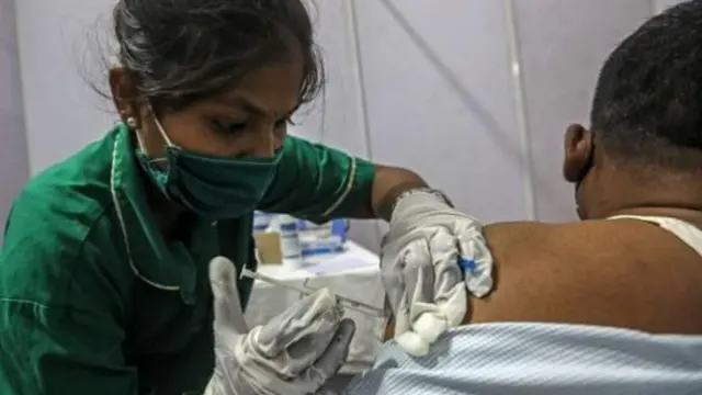 Vaksinasi di India, covid-19, virus corona