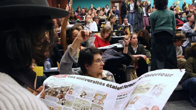 Estudiantes en la Sorbona de París