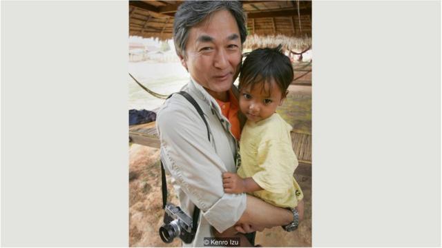 日本摄影师井津建郎1993年在柬埔寨拍摄吴哥窟后，在柬埔寨和老挝创立了两所儿童医院。