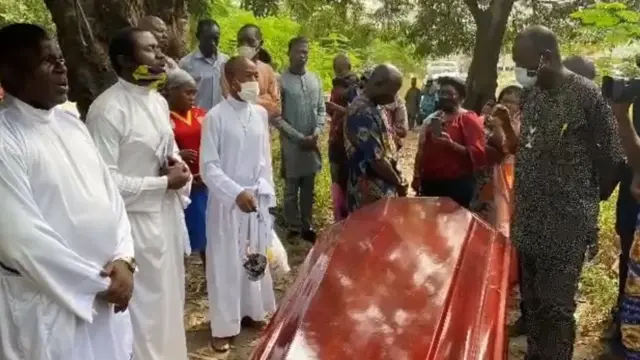 Wọ́n ti sìnkú Itunu Babalola tó kú sí ọgbà ẹ̀wọ̀n Ivory Coast ni ìpínlẹ̀ Oyo