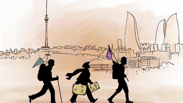 Силуэты людей идущих с рюкзаками на фоне Баку