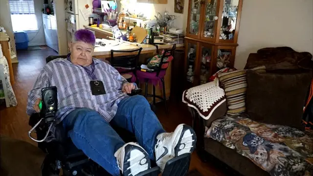 Mujer en silla de ruedas