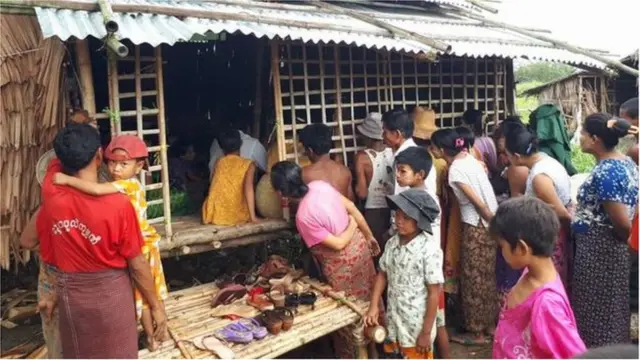 သေဆုံးသူ မကရင်မ အိမ်ကိုလာကြတဲ့ အုတ်ဖိုရွာသားတွေ