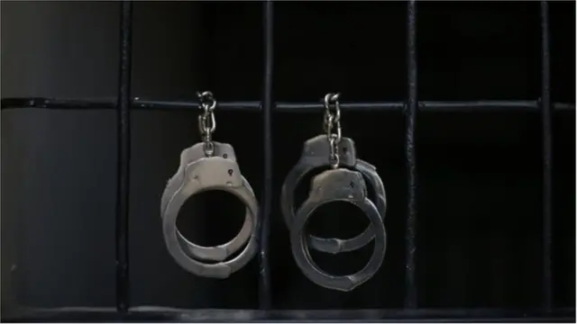 గృహ నిర్బంధం అంటే