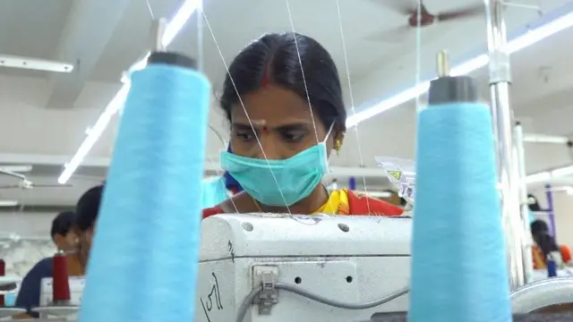 திருப்பூர் பின்னலாடைத் தொழிலாளி.