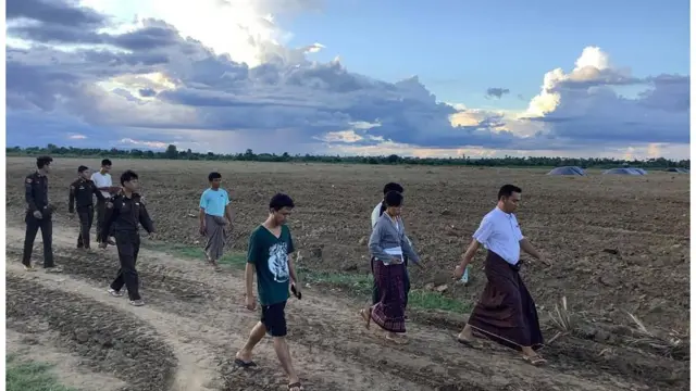 တစ်ရက်လုပ်ခ ၄၀၀၀ ကျပ်ပဲရပါတယ်