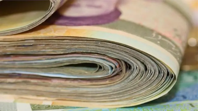 بعضی از کارشناسان دخالت دولت در اقتصاد را عامل افزایش حجم نقدینگی می‌دانند