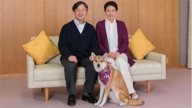 যুবরাজ নারুহিতো এবং যুবরাজ্ঞী মাসাকো, যারা আগামীকাল থেকে হবেন সম্রাট ও সম্রাজ্ঞী