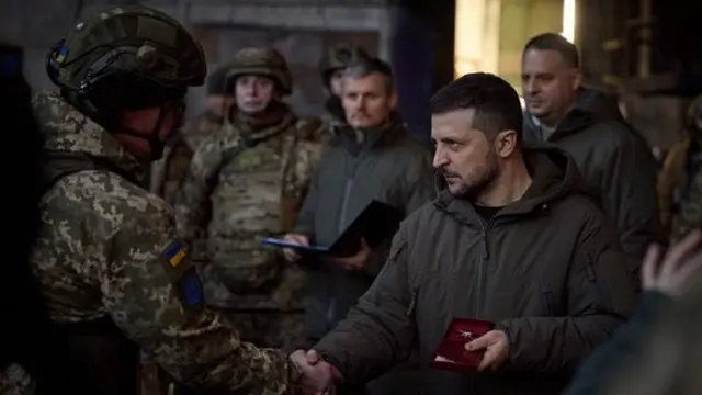 Накануне визита в США Зеленский побывал на передовой в Бахмуте