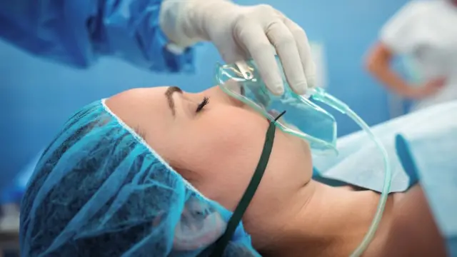 Пациенты с резистентностью к местной анестезии могут выбрать общий наркоз, который представляет собой намного более сложную процедуру