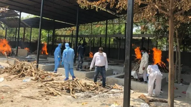 સ્મશાનમાં અંતિમ સંસ્કાર માટે જોવી પડે છે રાહ