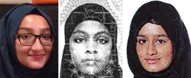 Kadiza Sultana, Amira Abase y Shamima Begum en fotos de su ficha policial.