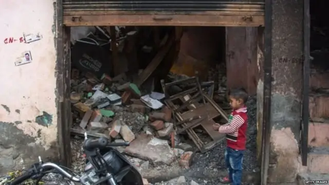 ਦਿੱਲੀ ਘੱਟ ਗਿਣਤੀ ਕਮਿਸ਼ਨ ਨੇ 20 ਖੇਤਰਾਂ ਦੇ 400 ਸਥਾਨਕ ਲੋਕਾਂ ਤੋਂ ਜਾਣਕਾਰੀ ਪ੍ਰਾਪਤ ਕਰਨ ਲਈ ਵਿਸਥਾਰਤ ਫਾਰਮ ਭਰੇ, ਜਿਨ੍ਹਾਂ ਵਿਚੋਂ 50 ਪੀੜਤਾਂ ਦੇ ਬਿਆਨ ਛਾਪੇ ਗਏ ਹਨ