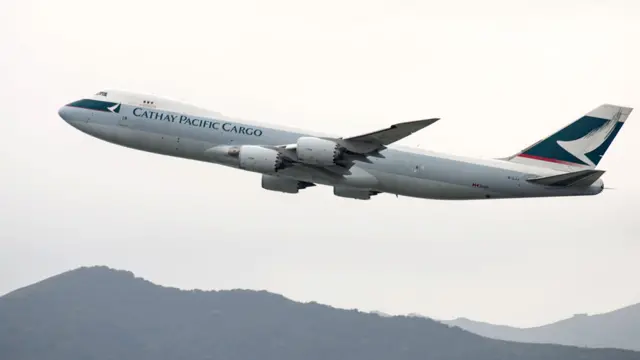 一架国泰波音747-8货机从香港机场起飞(15/3/2017)