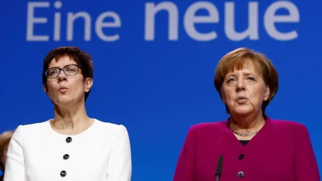 Крамп-Карренбауер і Меркель