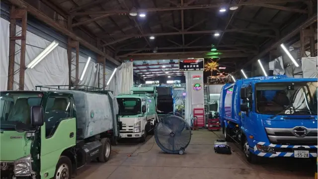 အမှိုက်ကား ပြုပြင် ရောင်းဝယ်ရေး လုပ်ငန်း လုပ်တာ ၇ နှစ် ရှိပြီ