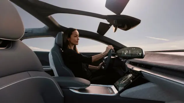 اتاق ماشین با الهام از هواپیمای خصوصی طراحی شده است