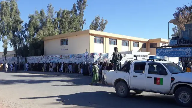 عکس از پویا