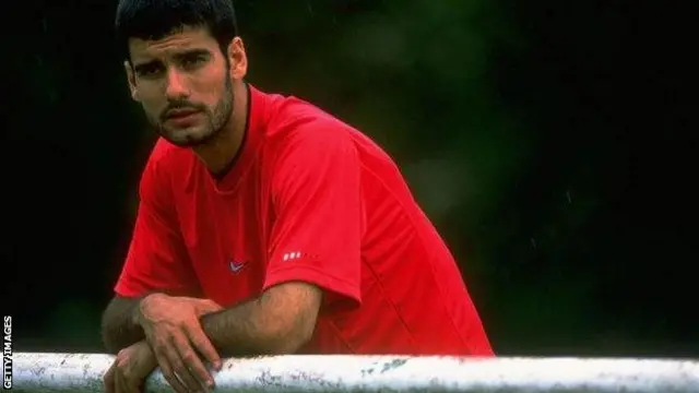 گواردیولا در طول سال‌های اولیه مربیگری‌اش یک روش ثابت برای آماده شدن برای بازی داشت. فرق نمی‌کرد حریف چه تیمی باشد، از سه روز قبل از مسابقه ساعت‌ها وقت صرف تماشای فیلم بازی آن‌ها و پیدا کردن نقاط ضعف‌شان می‌کرد