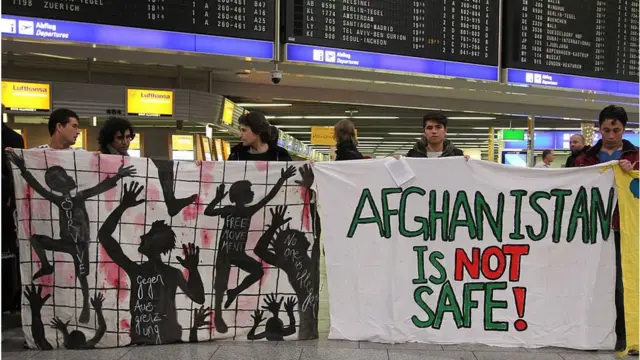 جرمني په دې وروستیو کې یو شمېر هغه کډوال چې قضیه یې رد شوې وه کابل ته وشړل