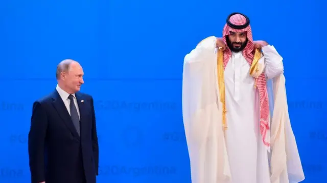 ரஷ்ய அதிபர் புதின் மற்றும் சௌதி இளவரசர் மொஹமத் பின் சல்மான்