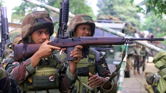 Hai lính Philippines bắn vào khu vực họ nghi là có phiến quân trú ẩn