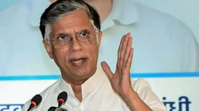 काँग्रेसने सरकारच्या या निर्णयावर जोरदार टीका केली आहे.